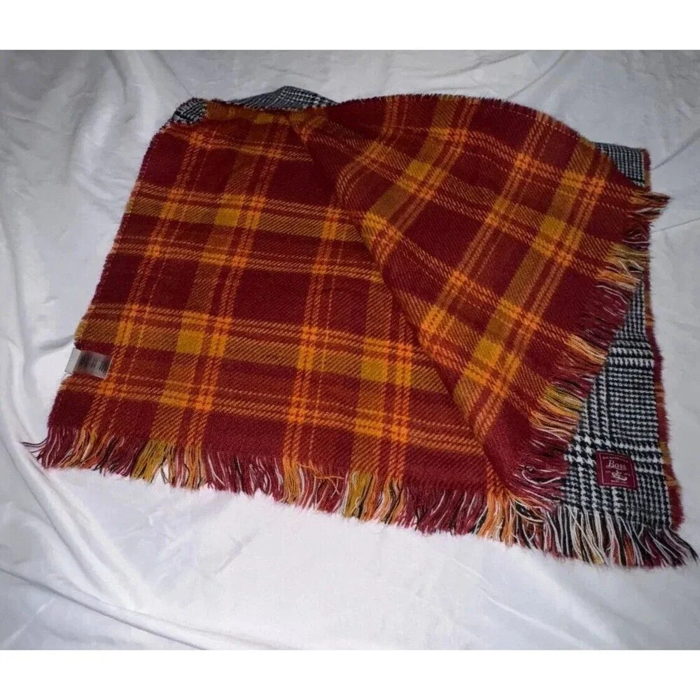 G.H. Bass‎ & Co Rectangle Scarf Women's Gray/Black Plaid Fringe Hem 100% Acrylic